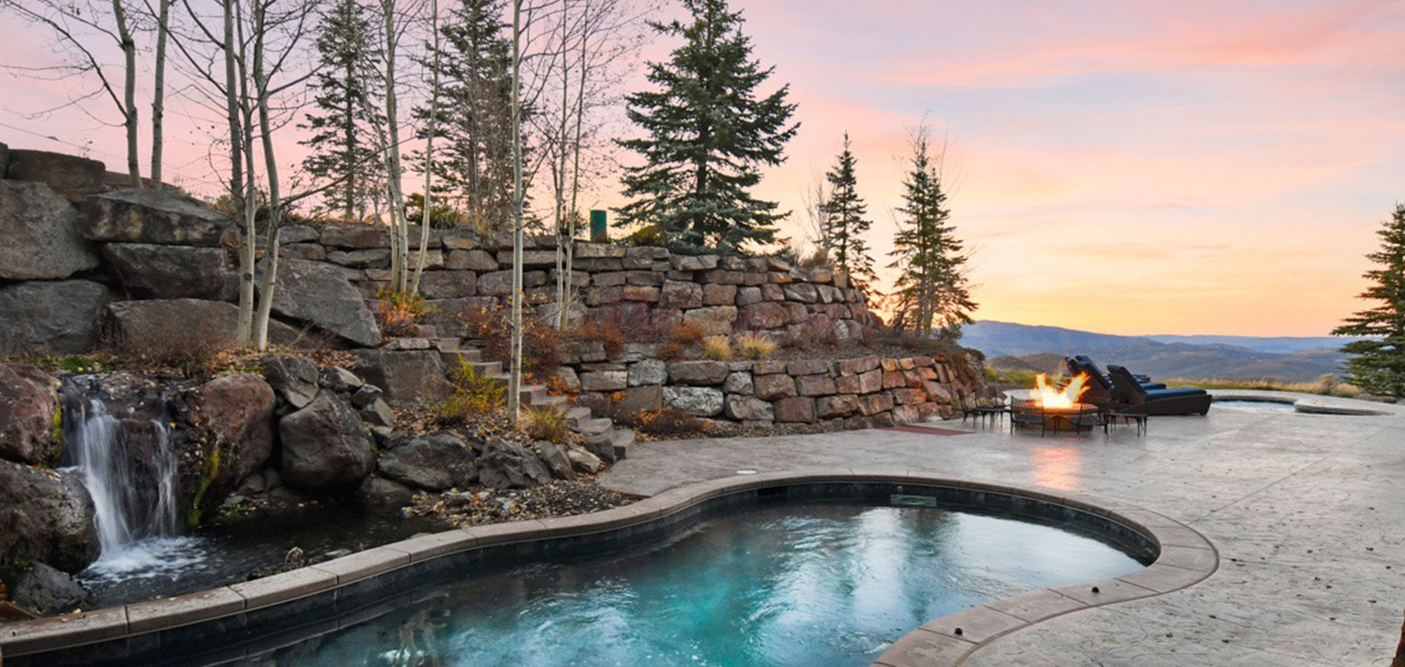 Book Your Stay at this Fall Vacation Home - Ski Dream